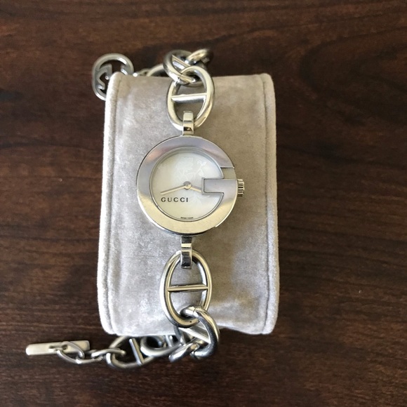 *Timeless Elegant Gucci SS Charms Bracelet Watch* - Picture 5 of 8